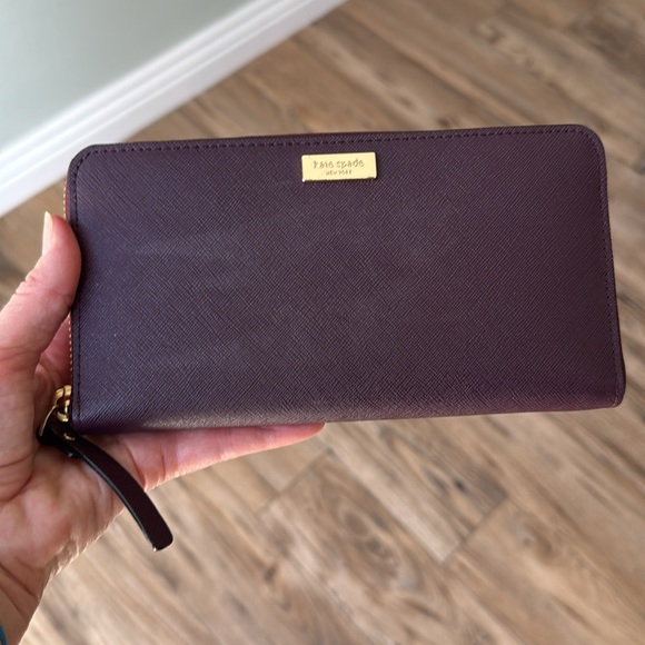 NWOT Kate Spade Zippy Saffiano Leather Wallet - Picture 1 of 7